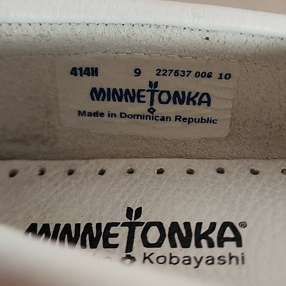 Minnetonka Womens White Slip-On Moccasins with Beautiful Beaded Design Sz 9 - Picture 5 of 9